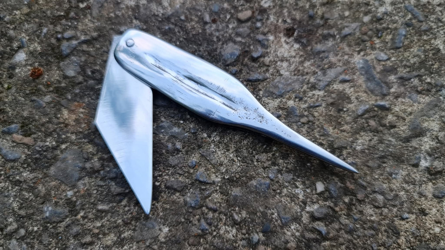 Knives and blades